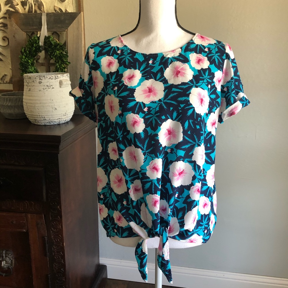 ✨3 for $30✨ Happy summer tie shirt